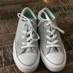 EUC Size 6 Converse Sneakers
